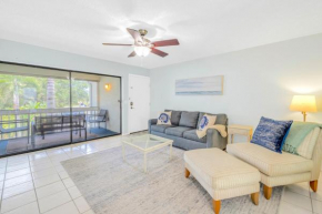 Private Patio, Walk to All! 5min- Siesta Keys Best Beach, 1min- Shopping Dining & Entertainment!